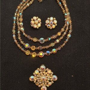 Elegant Gold and Crystal Jewelry Set